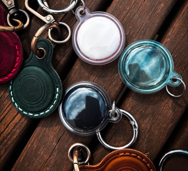 White and black Smart Tags with leather case