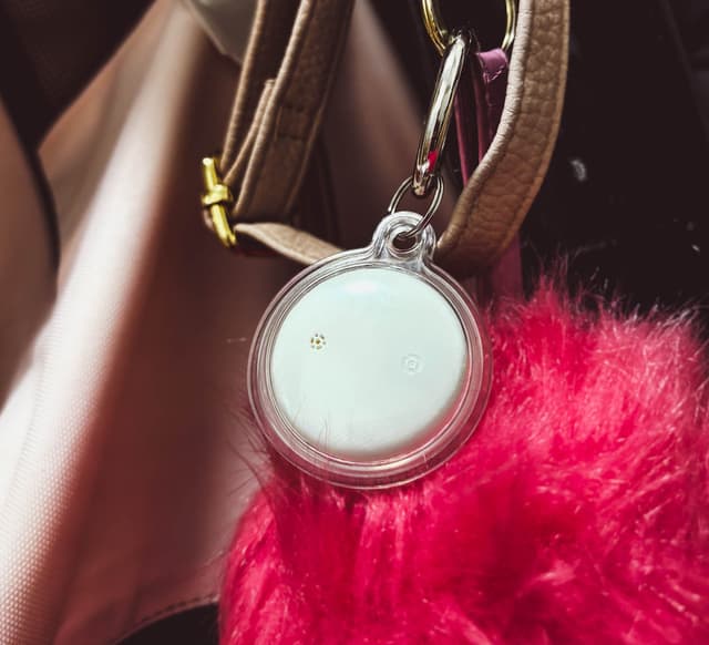 White Smart Tag with case and bag